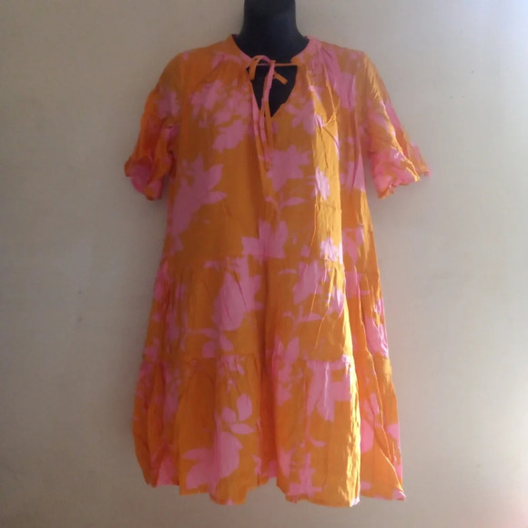 * Beautiful dress size medium ( box Z ) - Picture 1 of 3